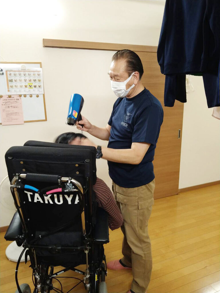 障がい者グループホームでお風呂上がりの様子